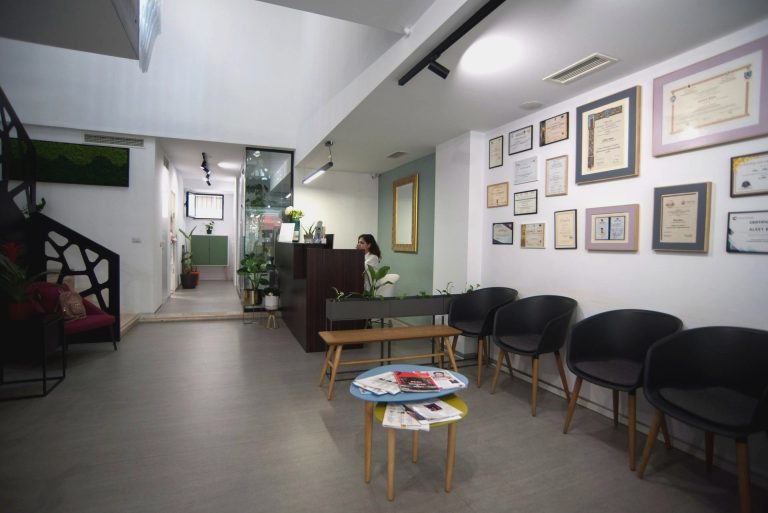 Recepsioni i Roma Dental Clinic në Durrës